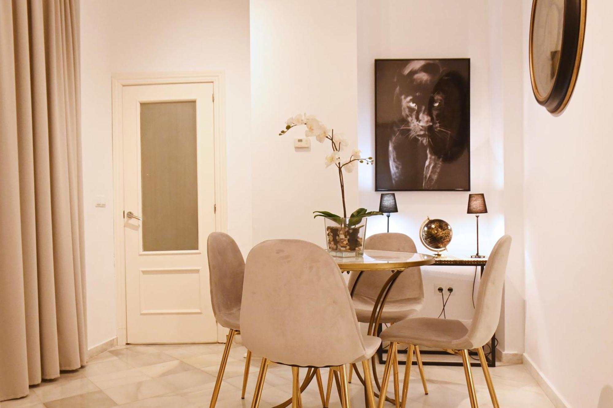 Precioso apartamento con patio en La Alameda Sevilla Habitación foto