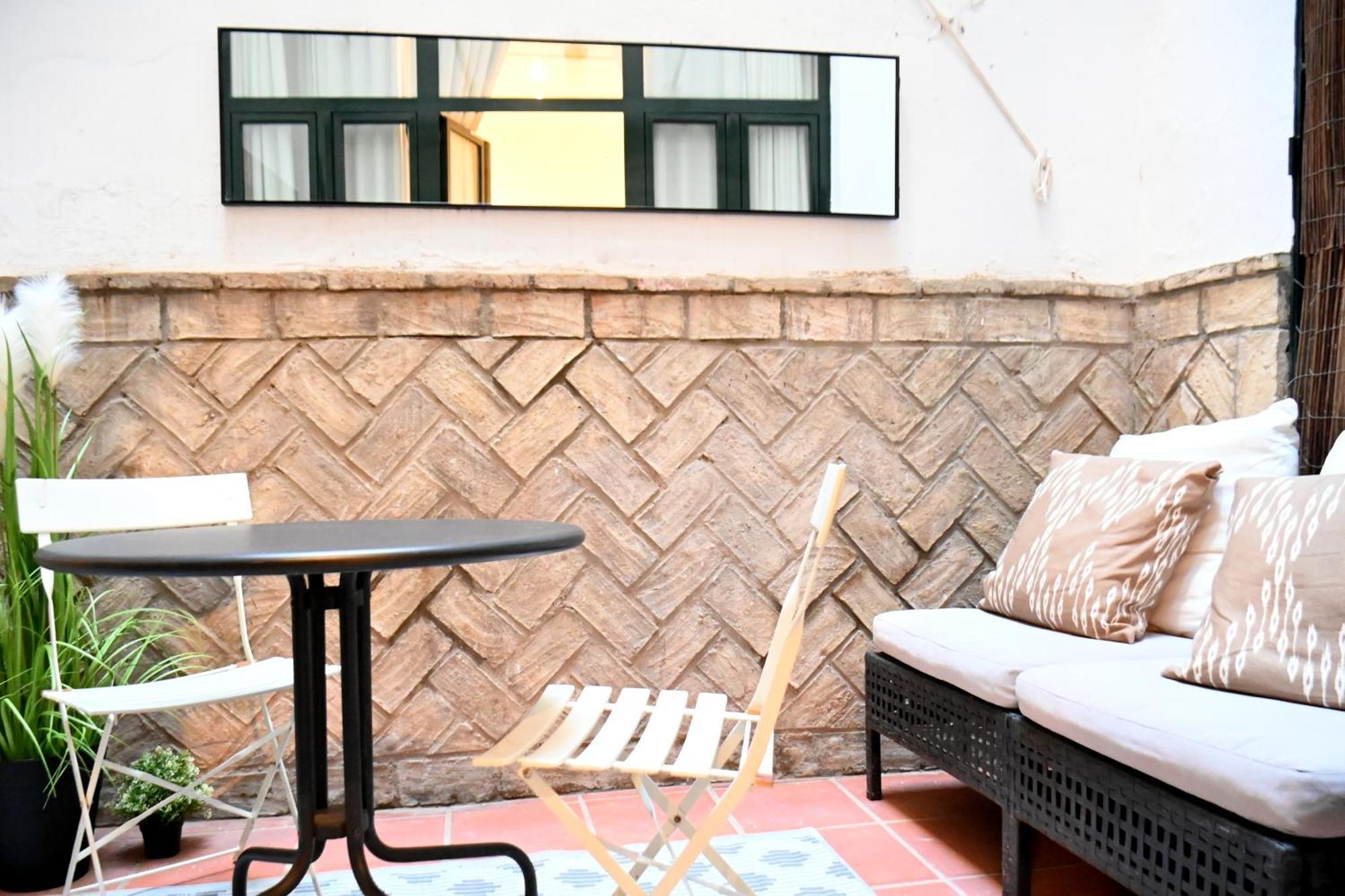 Precioso apartamento con patio en La Alameda Sevilla Habitación foto